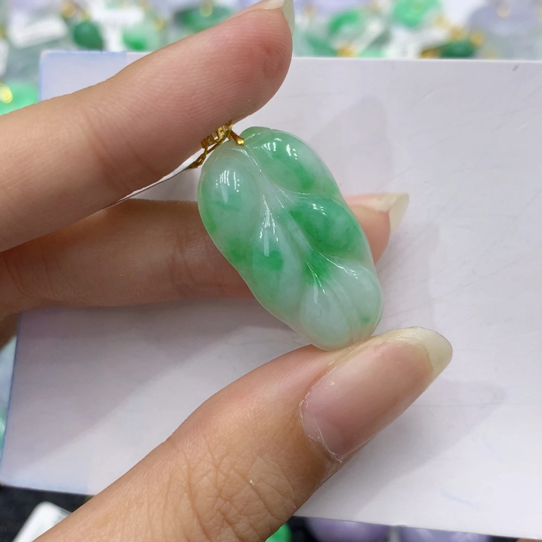 颈饰18K金镶嵌翡翠