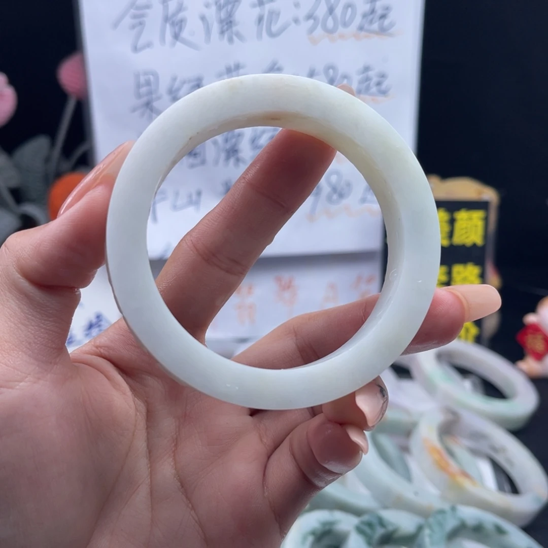 定制翡翠未镶嵌手镯