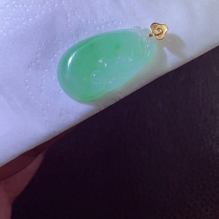 翡翠18K金镶嵌颈饰翡翠