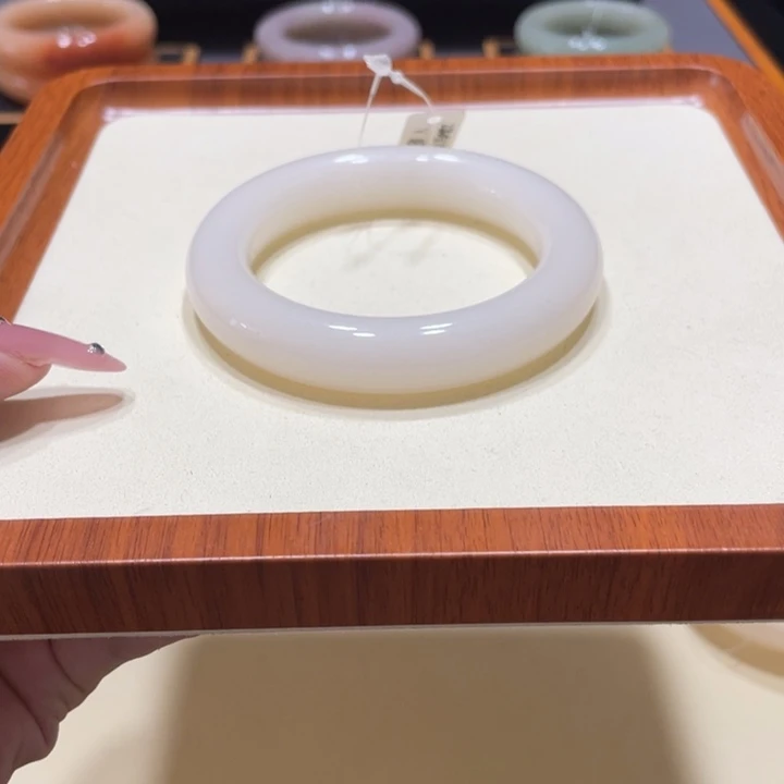 未镶嵌手镯石英岩玉乐****）