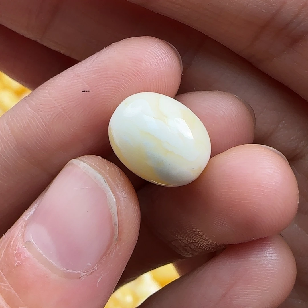 蜜蜡未镶嵌珠宝奇石