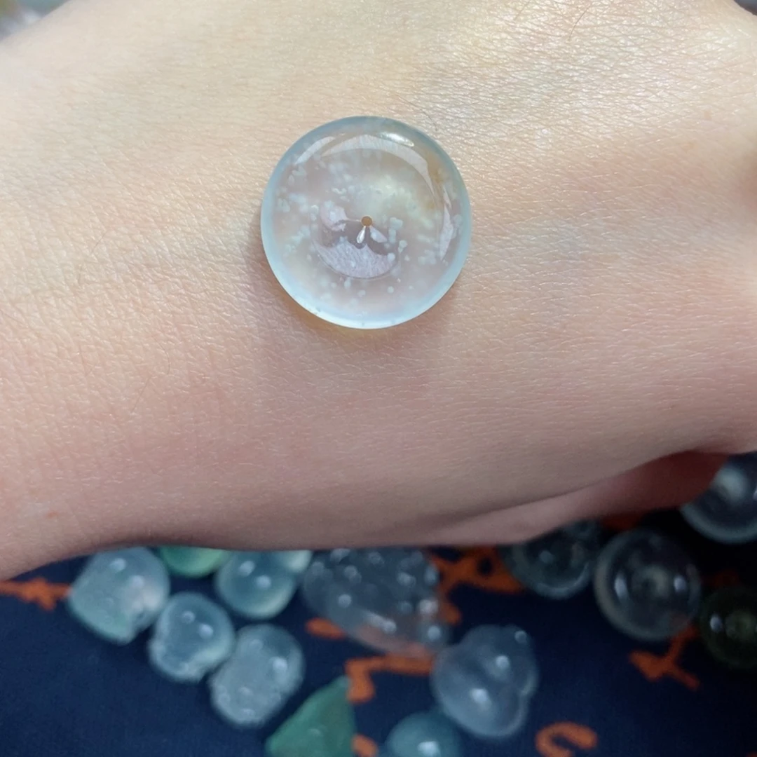 翡翠颈饰未镶嵌R****9翡翠