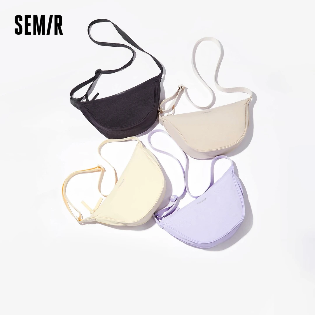 森马斜挎包男百搭新款纯色简约通勤胸包休闲风背包情侣斜挎包