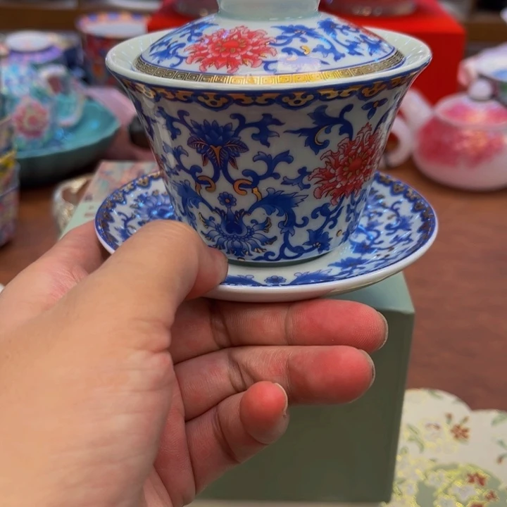 花花绿绿地开着的