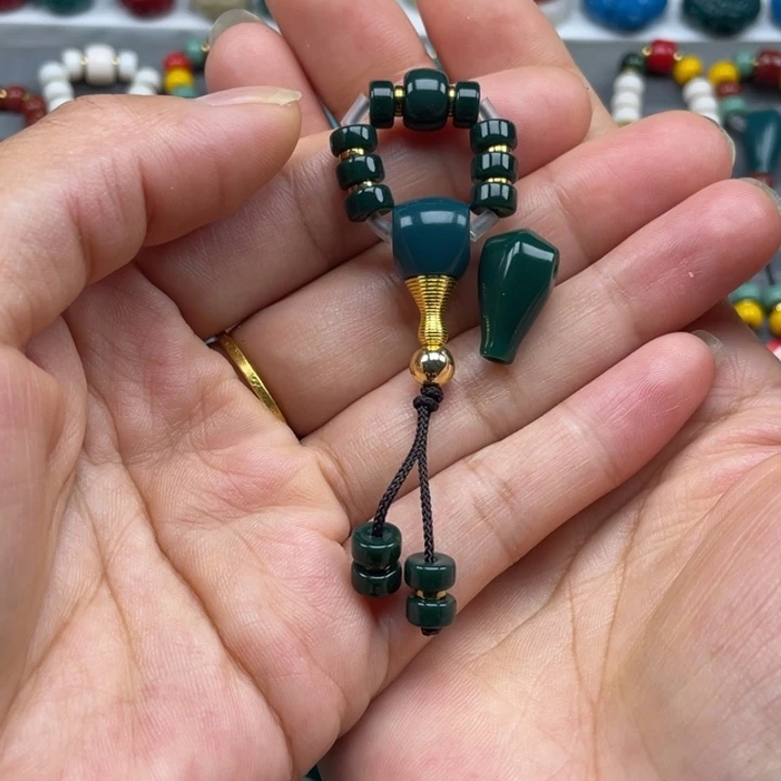 琉璃颈饰雪巴琉璃