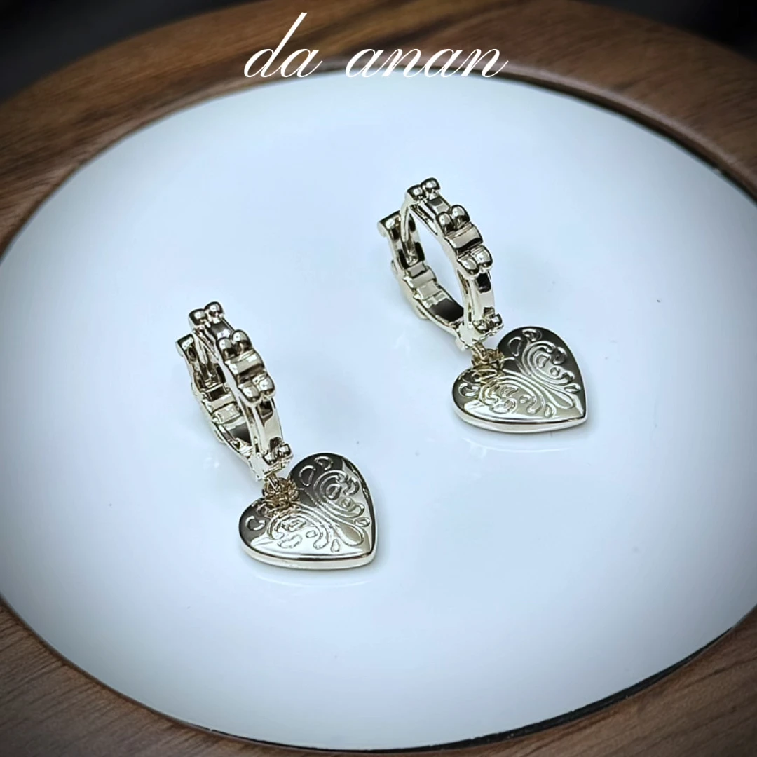 铜合金锆石耳饰 铜合金锆石耳饰爱心耳饰冷淡风ins设计感女式耳环