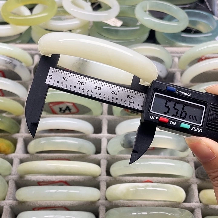 蛇纹石玉未镶嵌手镯63