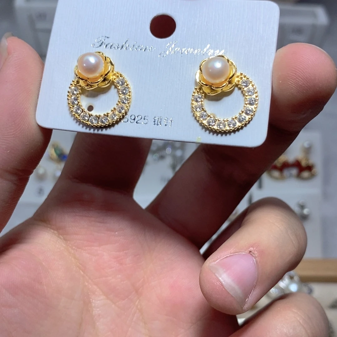 淡水珍珠银S925镶嵌耳饰
