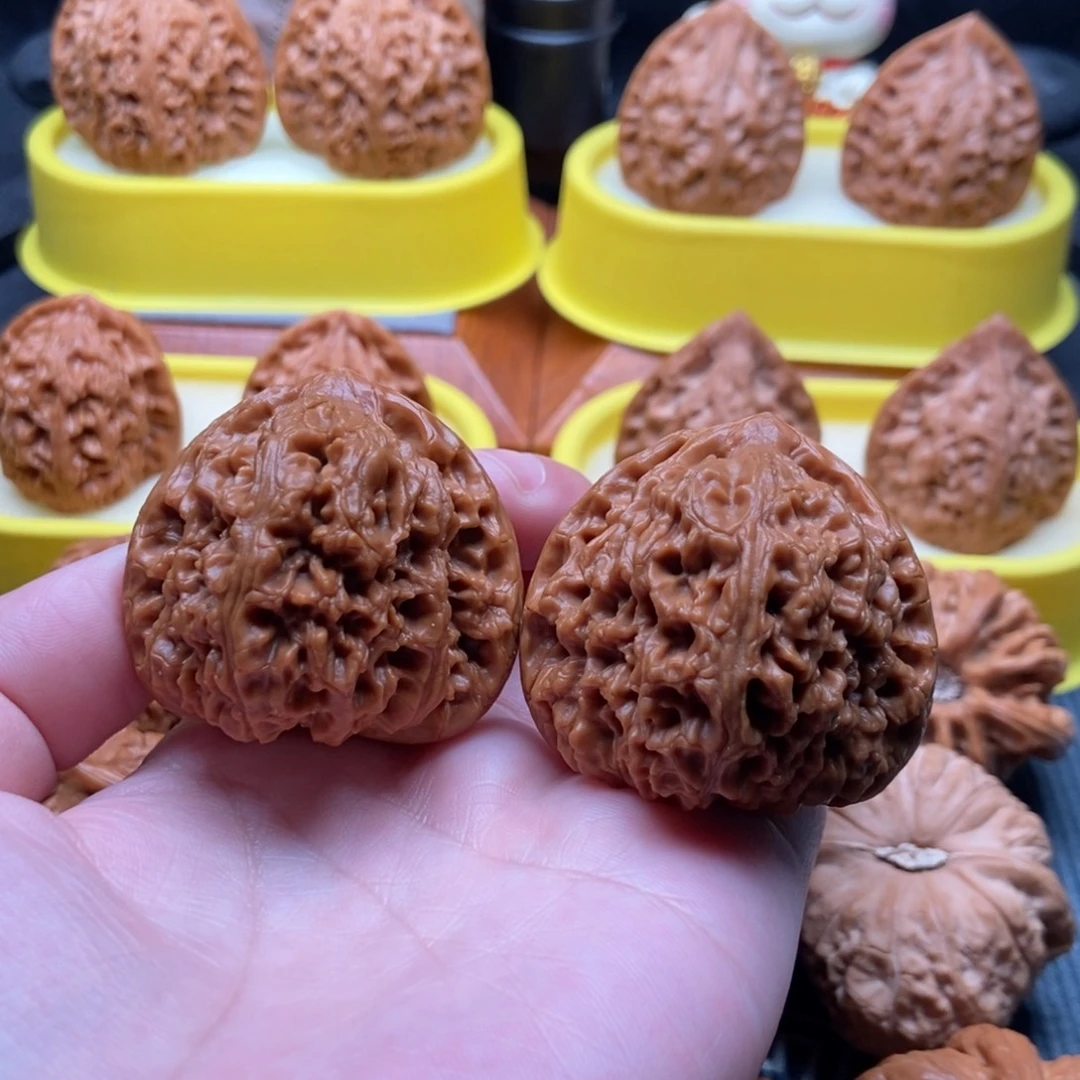文玩核桃吊坠三角疆