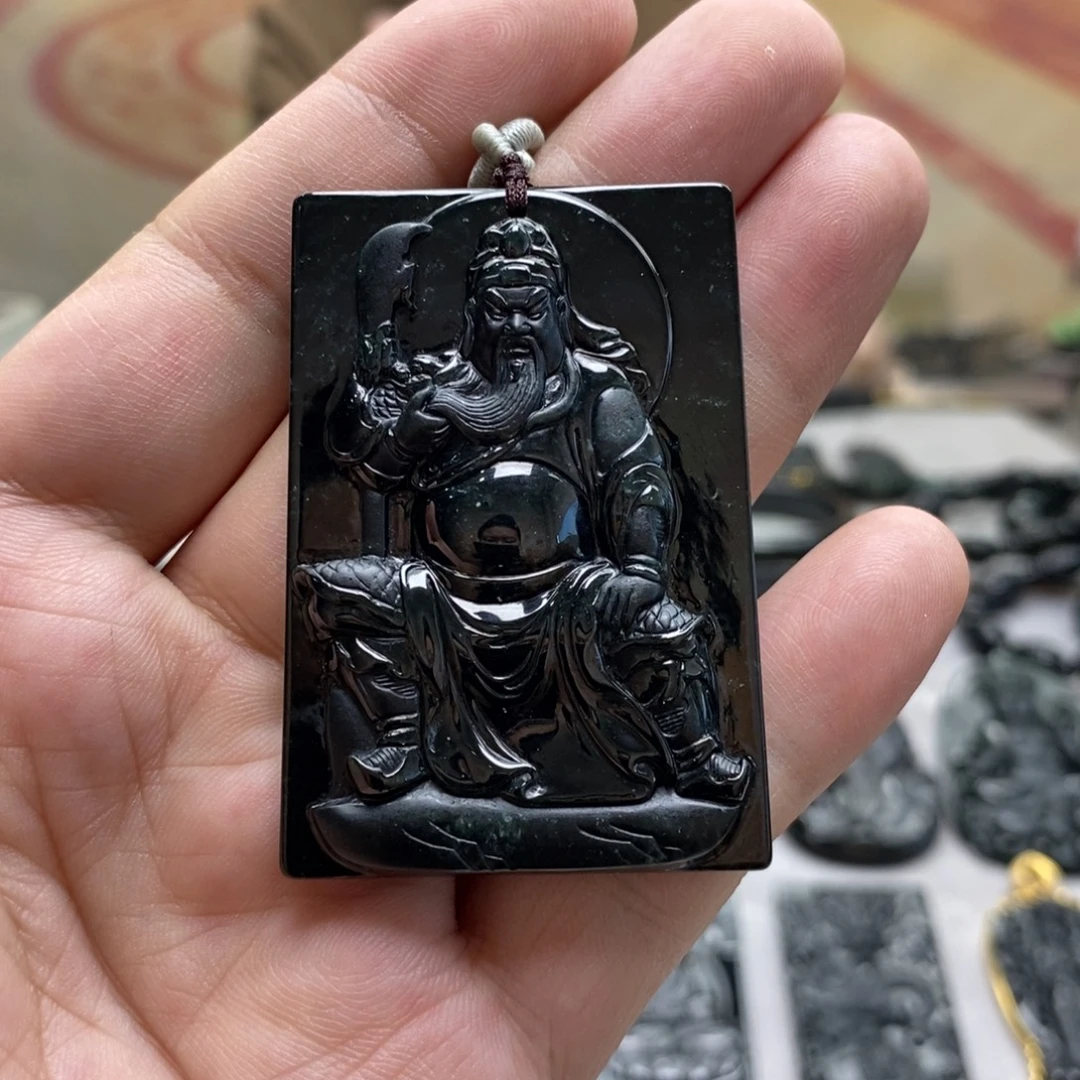 翡翠未镶嵌颈饰关公