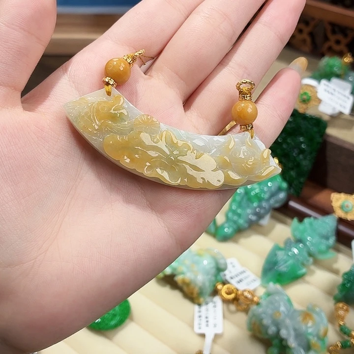 翡翠未镶嵌颈饰03