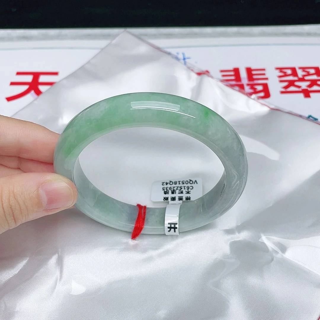 翡翠手镯未镶嵌正60.7