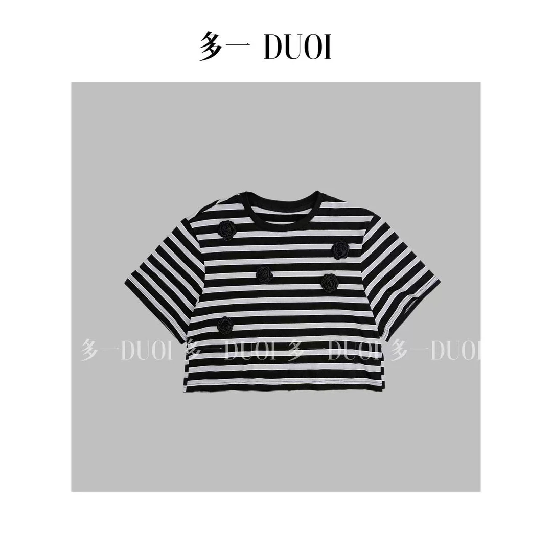 多一“花朵条纹”2025夏季休闲圆领条纹立体花朵设计宽松百搭T恤