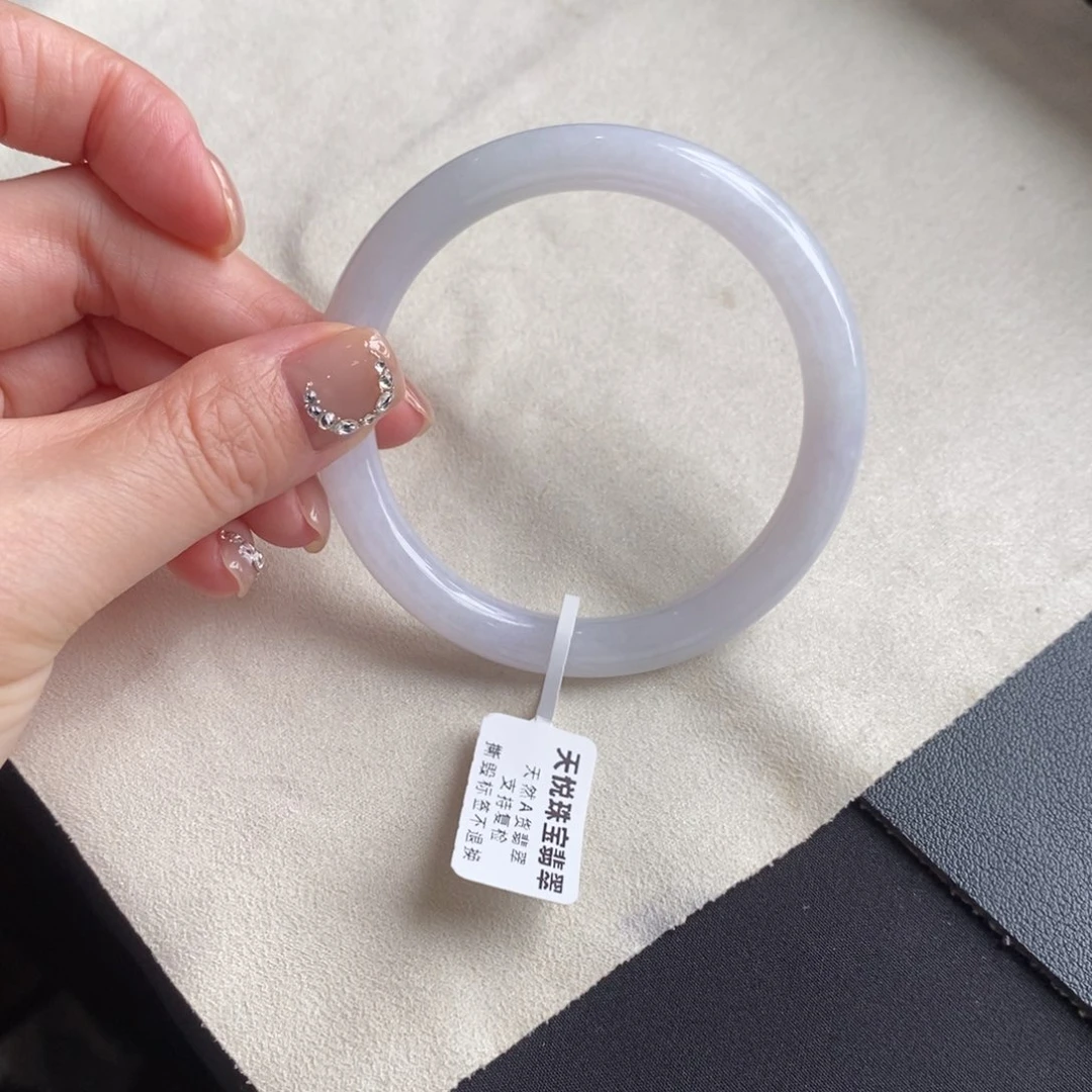 翡翠手镯未镶嵌翡翠