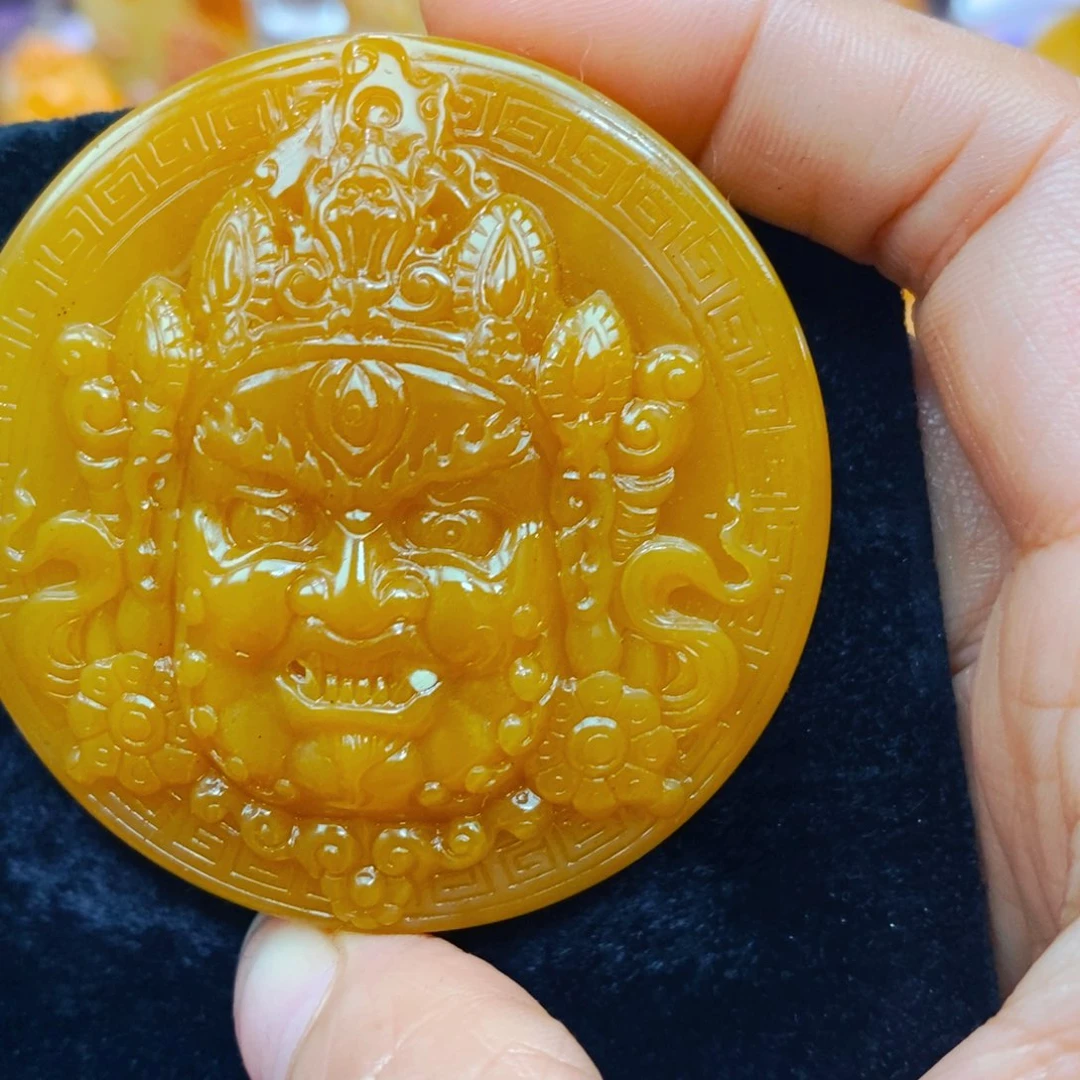 未镶嵌石英质玉（黄龙玉）颈饰