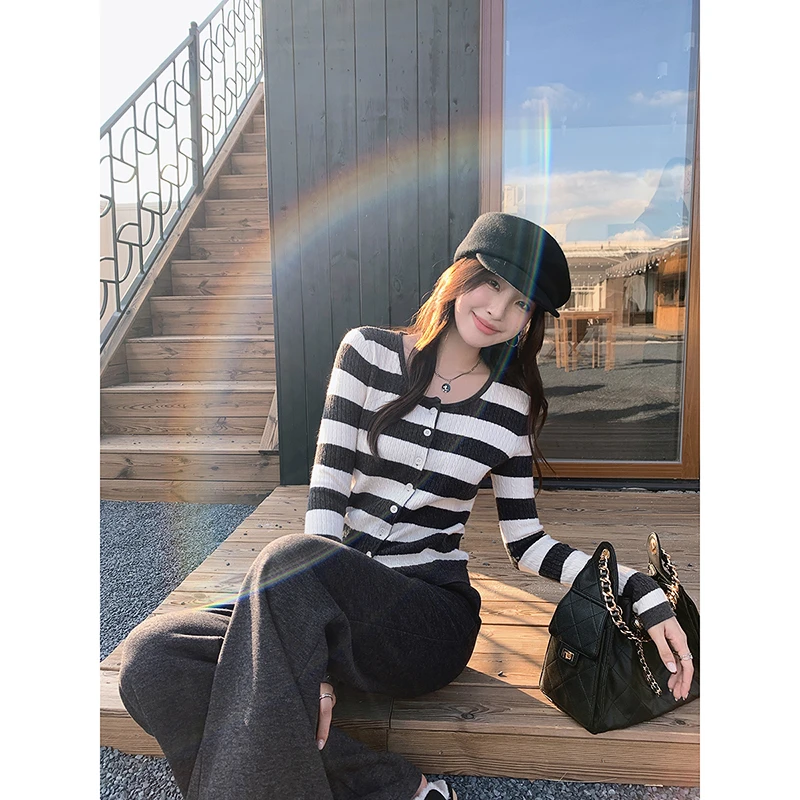 林关关【纹间拾光】圆领条纹撞色毛衣开衫套装