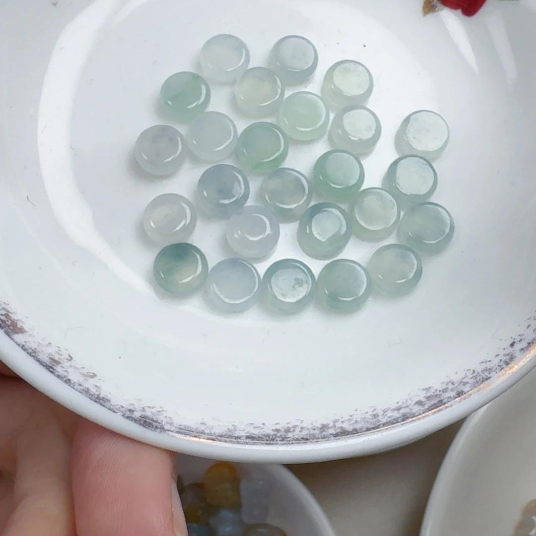 翡翠散珠小圆饼一对，可以选