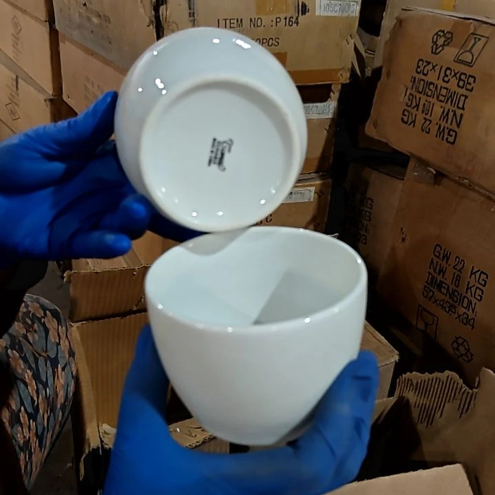 盘子碗茶壶啥都有