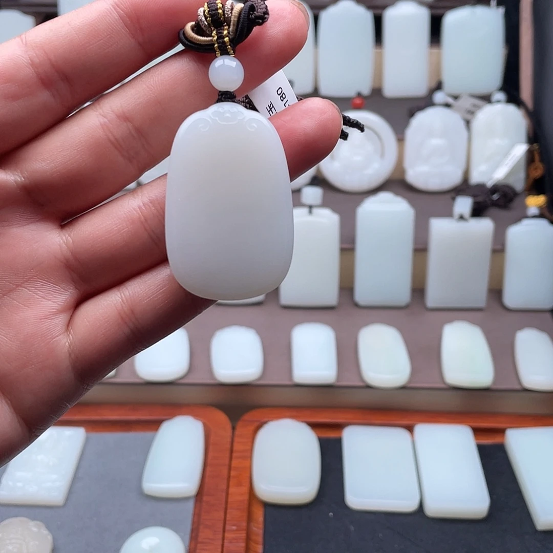 和田玉未镶嵌颈饰