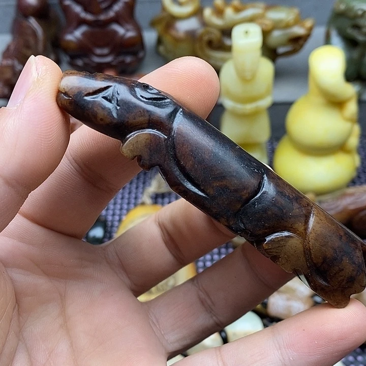 未镶嵌蛇纹石玉颈饰