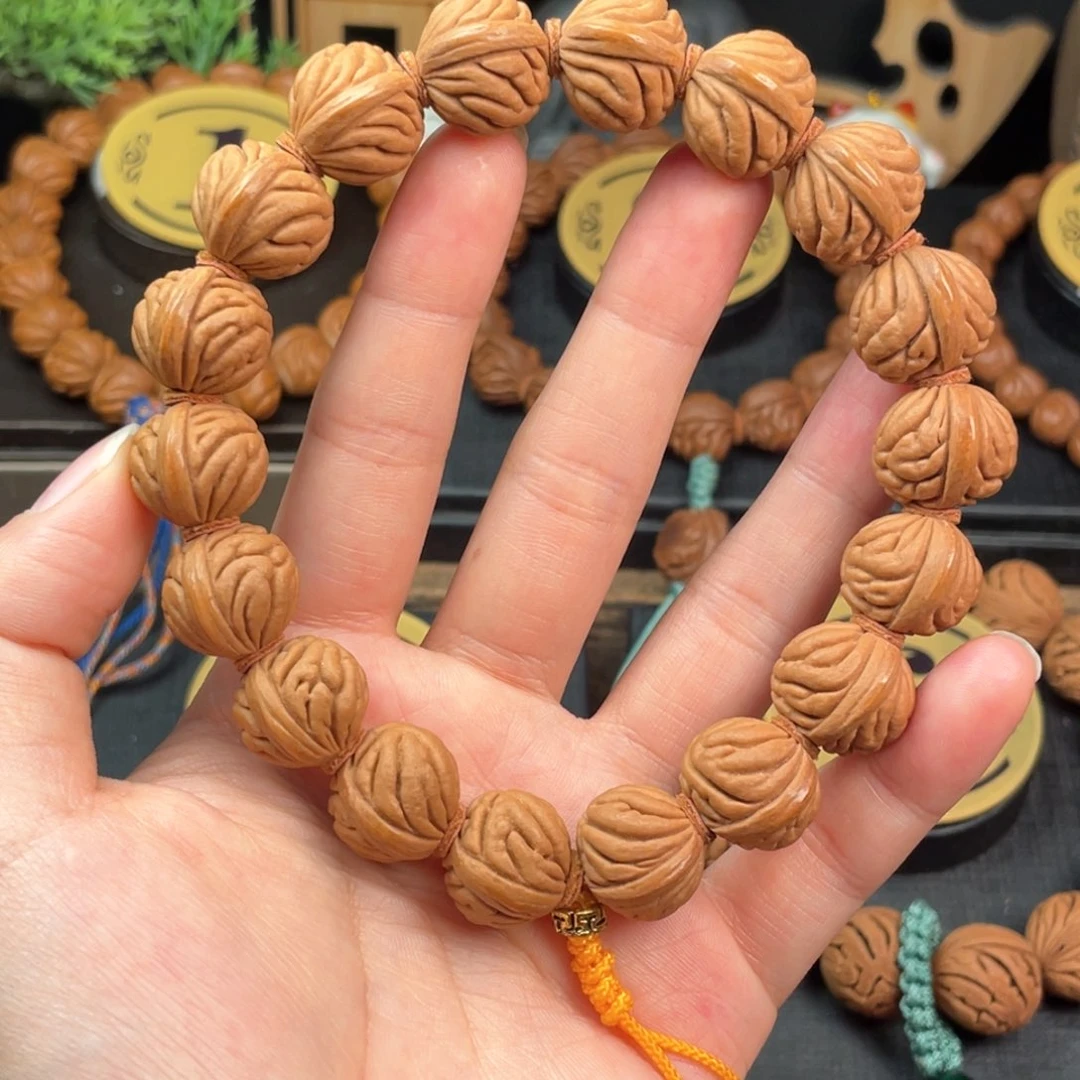 吊坠桃核祥云纹15手持