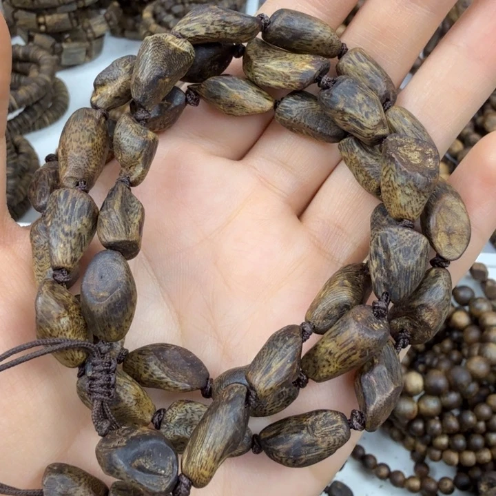 沉香手串沉香绿奇楠乌身圆叶树丁留疤沉水多圈