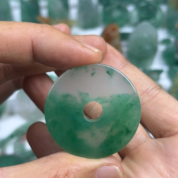 石英质玉未镶嵌颈饰