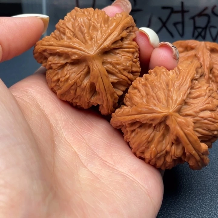 去***年文玩核桃吊坠白狮子