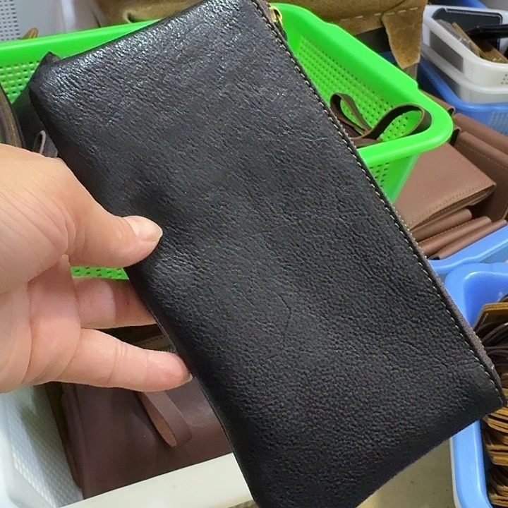 112黑色头层牛皮手机收纳小包