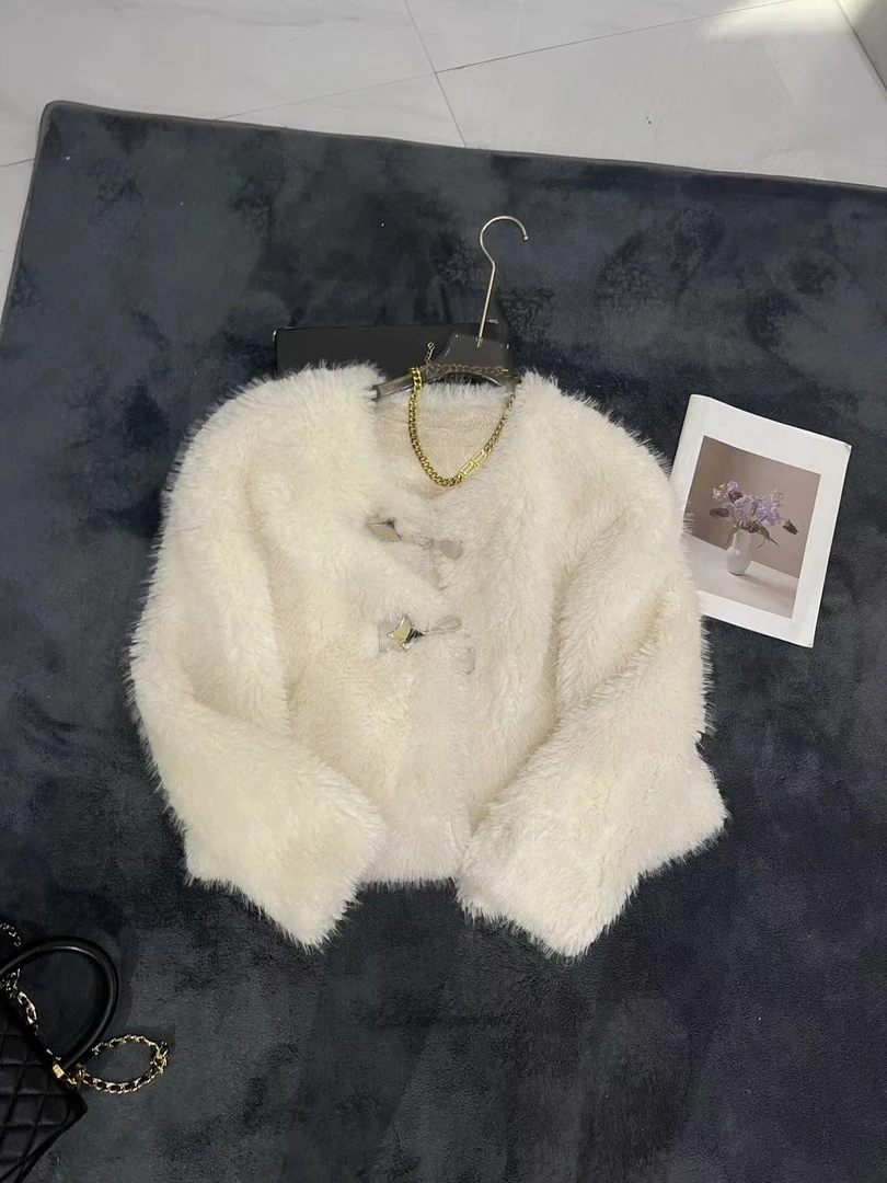 冬季高端时尚休闲百搭长毛四角扣皮毛一体女士短款外套Wp6929