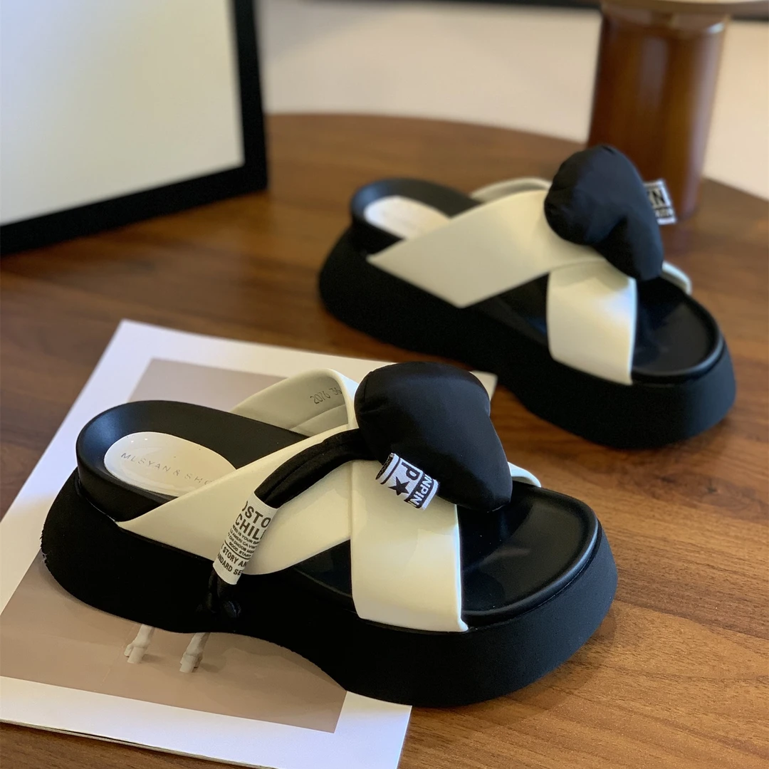 小个子时尚厚底凉拖鞋女2025夏季新款网红爱心仙女风配裙子一字拖