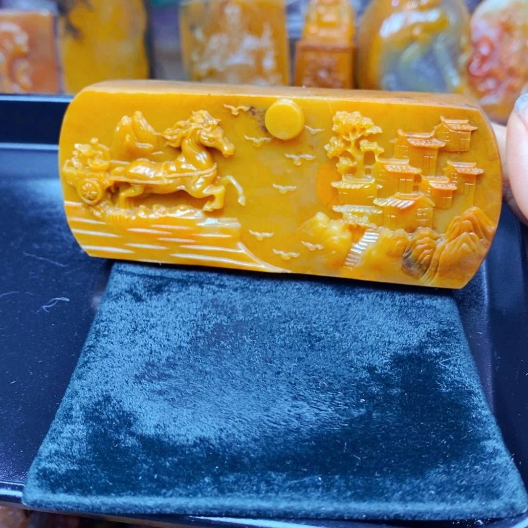 未镶嵌石英质玉（黄龙玉）颈饰
