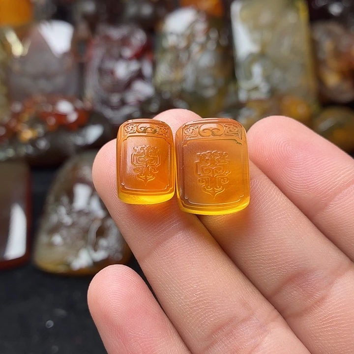 琥珀未镶嵌颈饰25