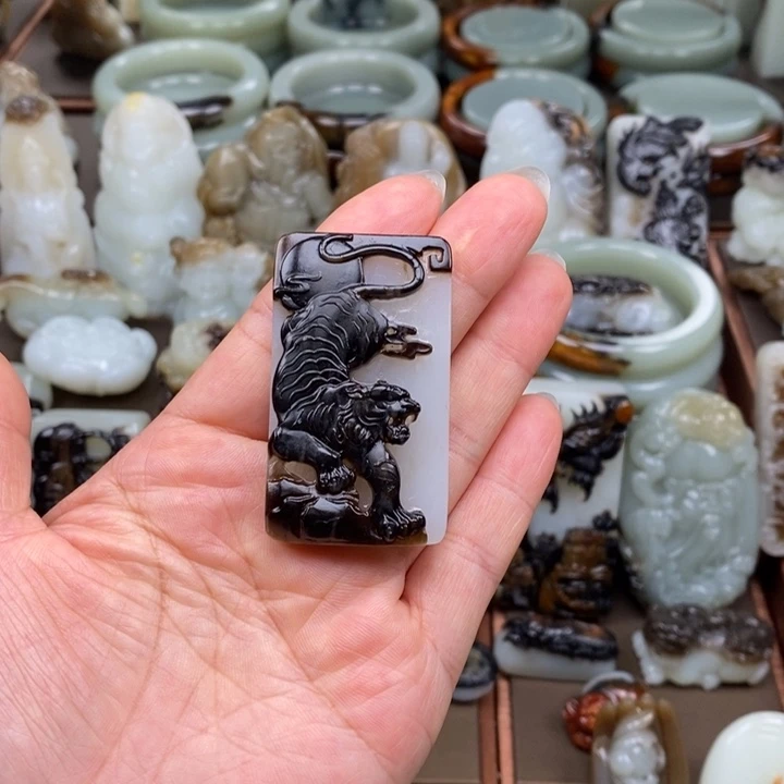 和田玉未镶嵌颈饰安*