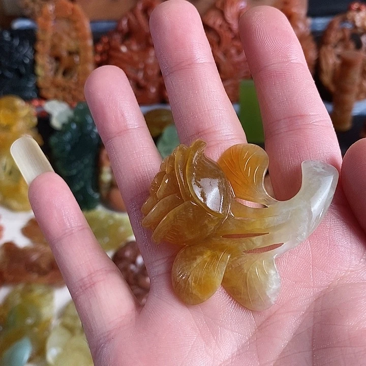 未镶嵌蛇纹石玉颈饰柠*