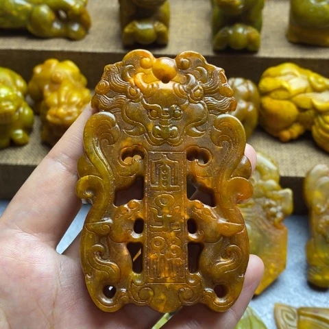 蛇纹石玉未镶嵌颈饰