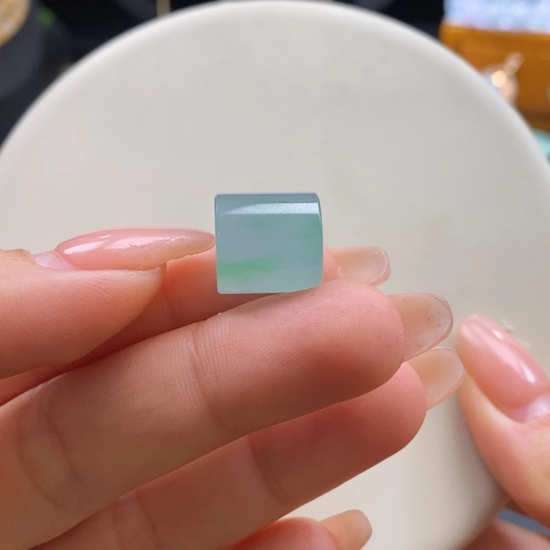 翡翠吊坠(不含链)未镶嵌翡翠蓝紫底飘绿桶珠