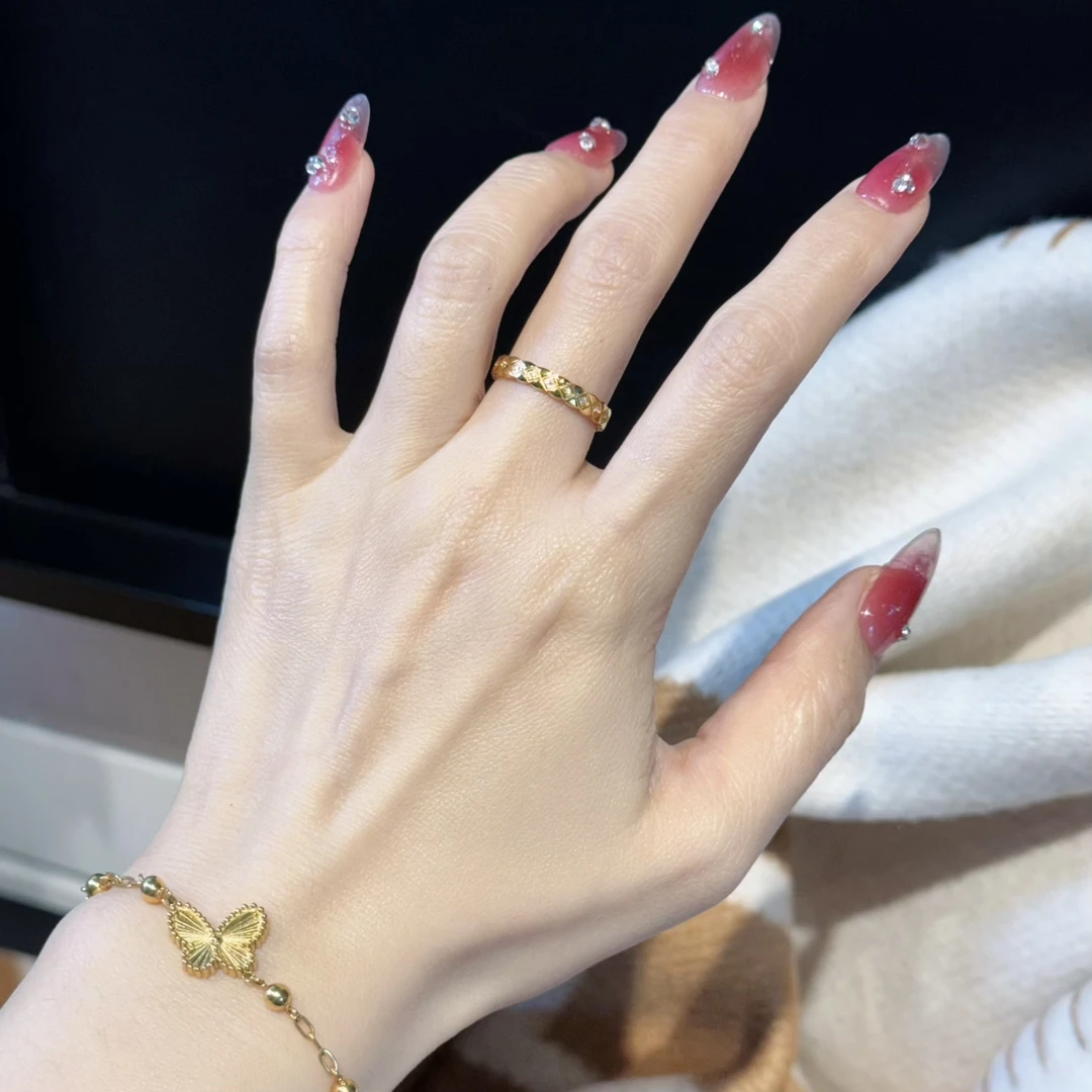 合金合成锆石戒指 杨杨babytime可碰水！经典款百搭菱格纹镶钻戒指