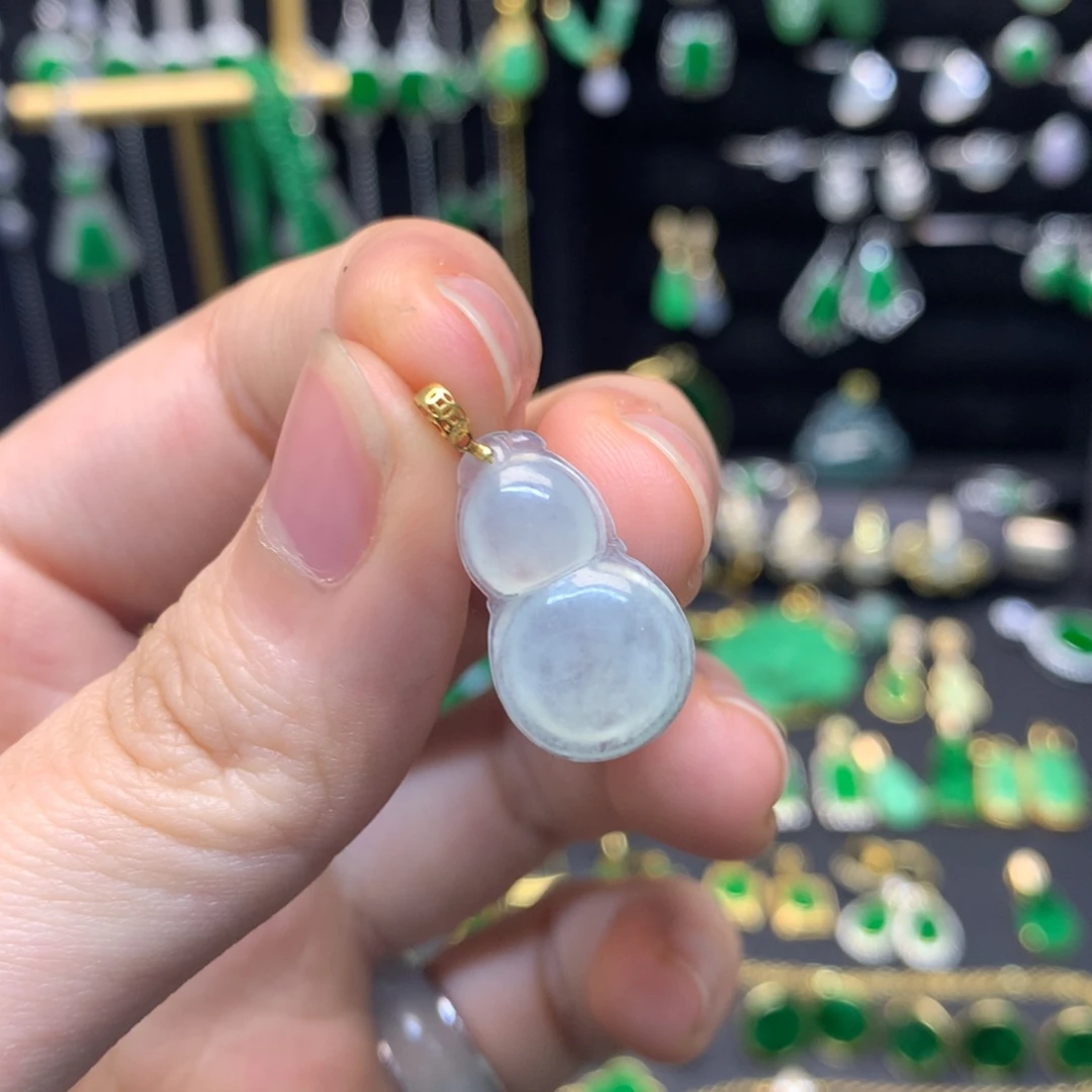 翡翠未镶嵌颈饰有纹裂