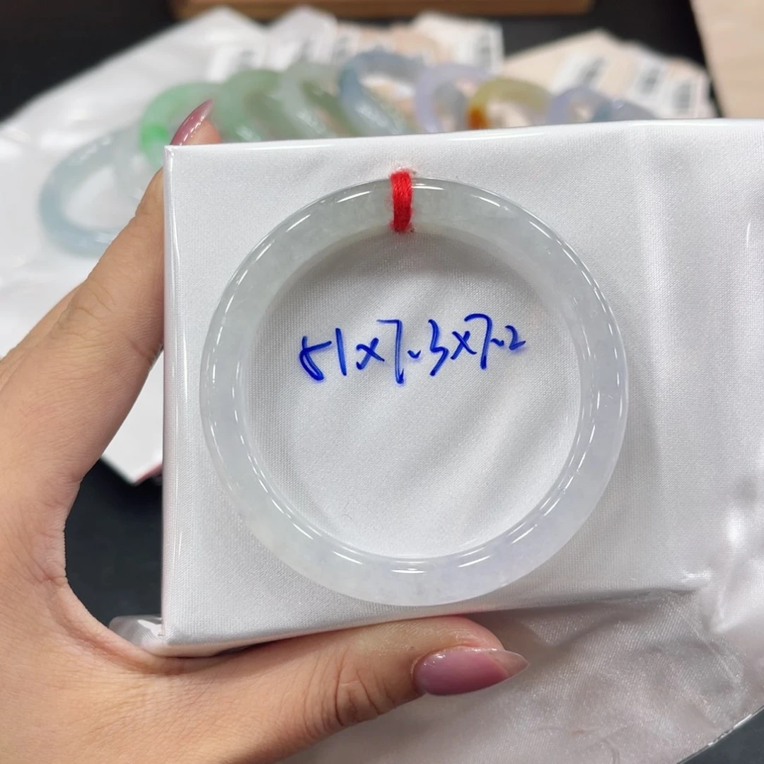 未镶嵌手镯翡翠?****河翡翠