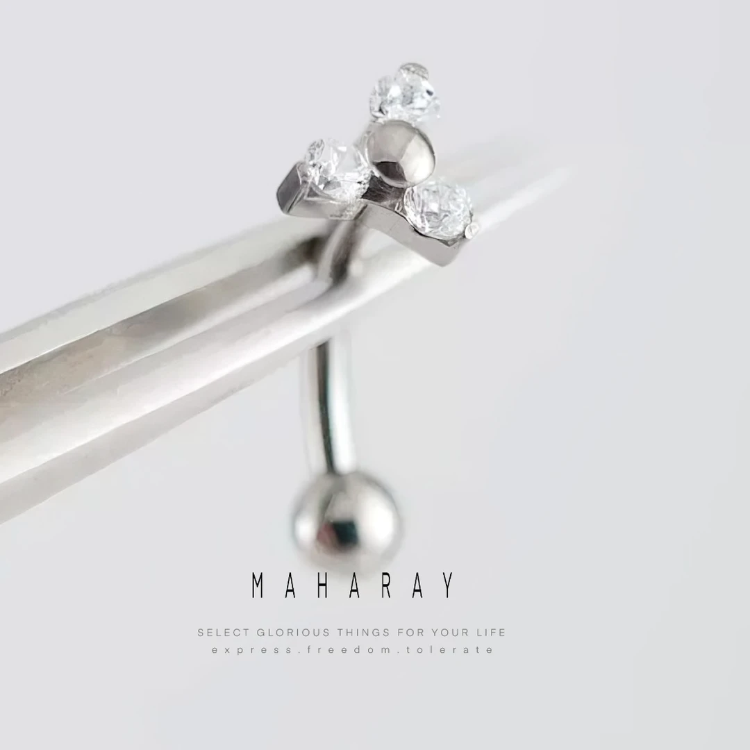 合金锆石耳饰 【三角花】F136钛合金耳钉 养护型内螺纹花朵rook眉钉