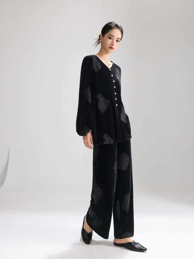 【燕子家】2025秋新中式国风真丝金丝绒V领刺绣开衫时尚洋气套装女