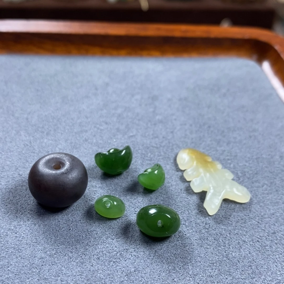 和田玉未镶嵌吊坠(不含链)大*狼定制