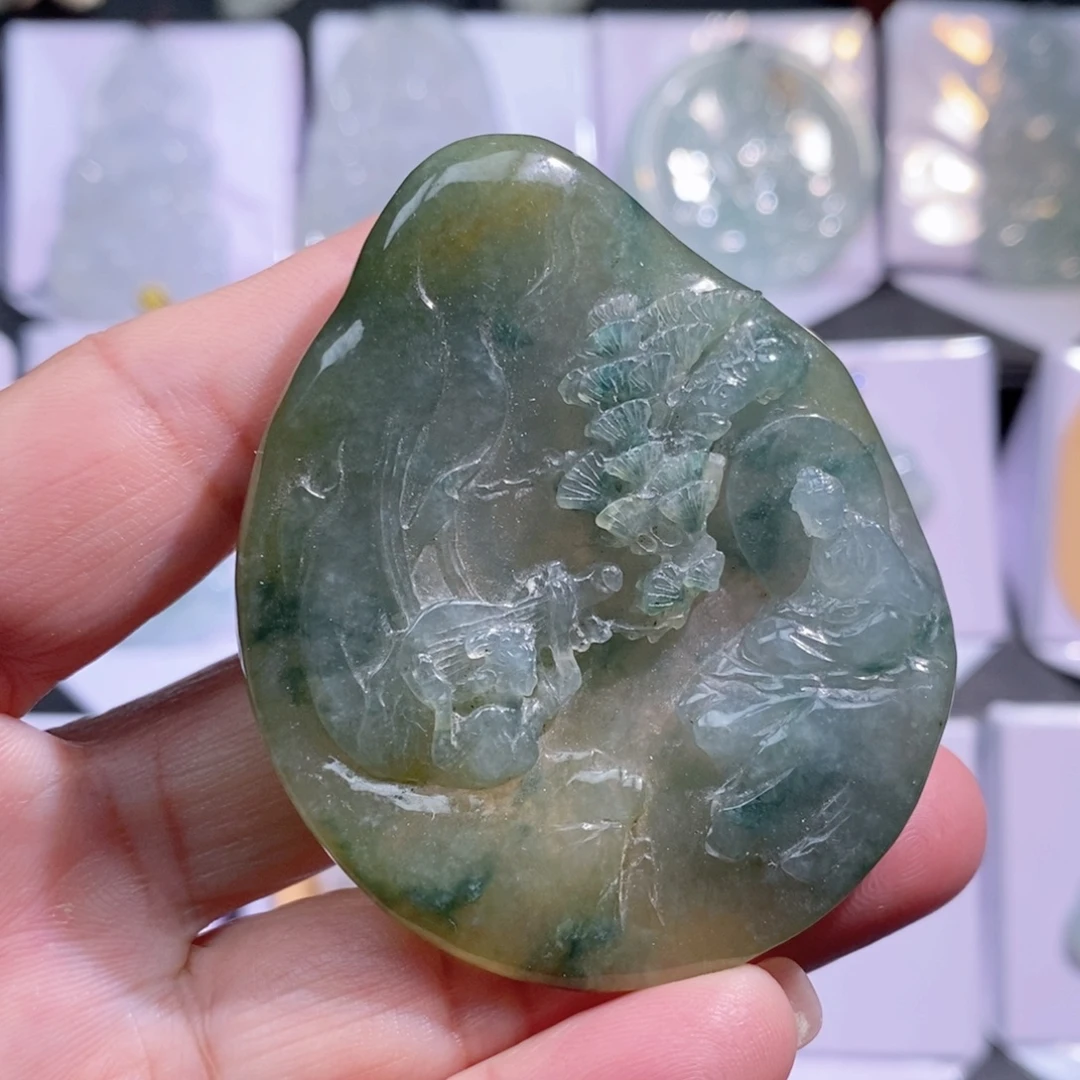 翡翠未镶嵌颈饰观音