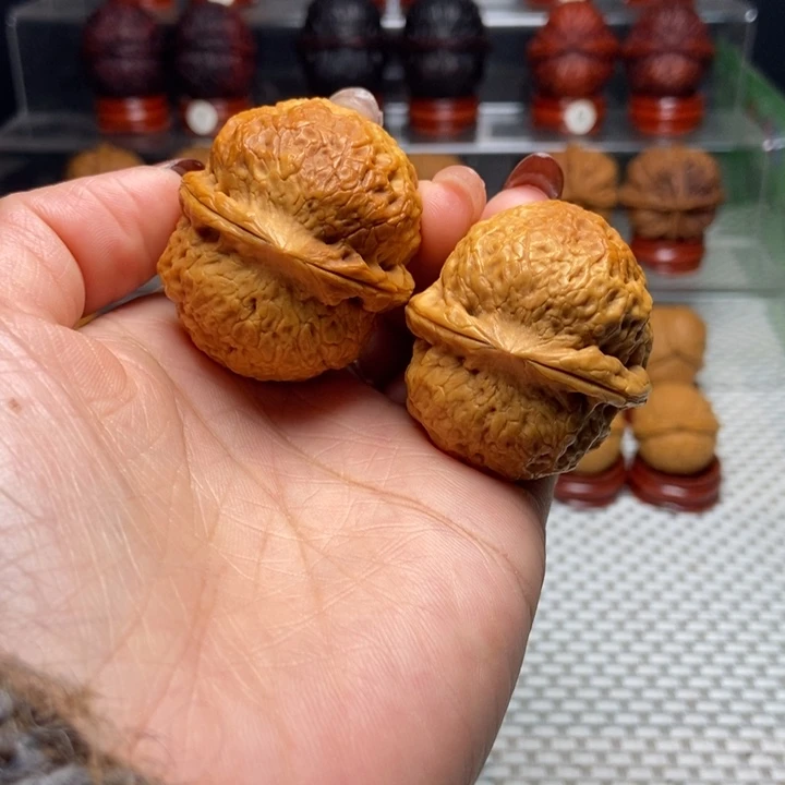 文玩核桃把件3团凤绣球