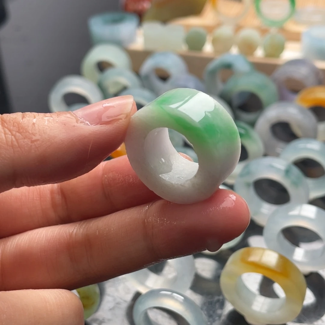 定制翡翠未镶嵌戒指