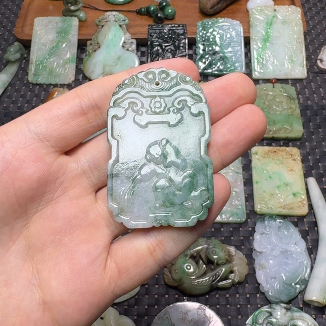 翡翠未镶嵌颈饰翡翠颈饰未镶嵌