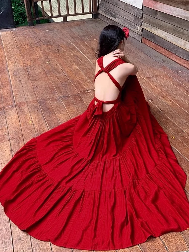 纯欲气质绑带挂脖连衣裙女2025春季新款修身显瘦海边度假露背长裙