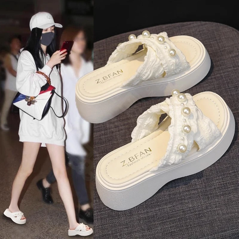 小香风绝美厚底珍珠拖鞋女夏2025新款配裙子外穿高跟一字凉拖增高