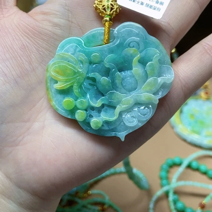 翡翠未镶嵌颈饰吊坠